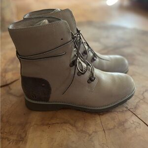 The North Face Women's Lace Up Boots - Tan and Brown